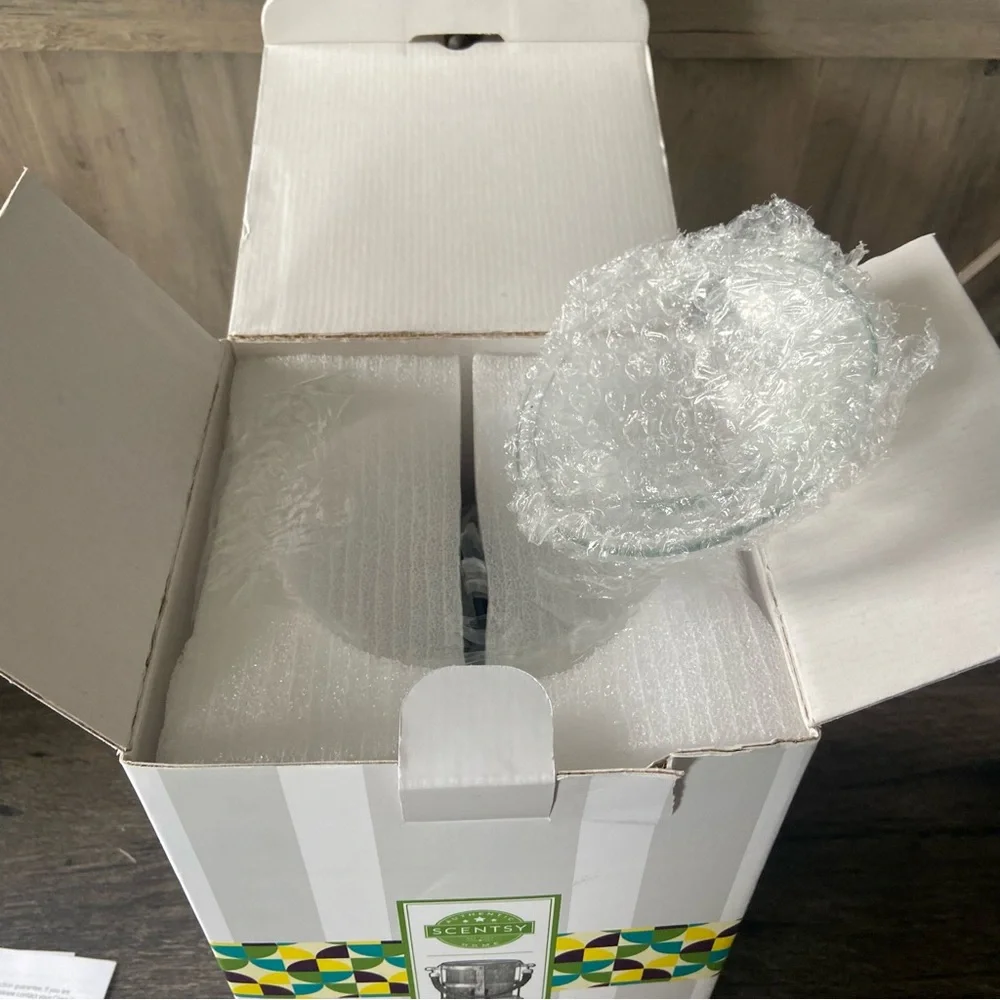 Scentsy Coastal Light Large Plug in Candle Wax Warmer New in Box
